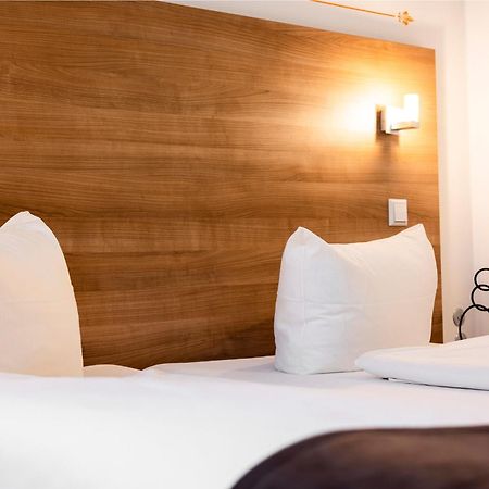 ออเรนจ์ โฮเต็ล แอนด์ อพาร์ตเมนต์ Hotel นอย-อุล์ม ภายนอก รูปภาพ