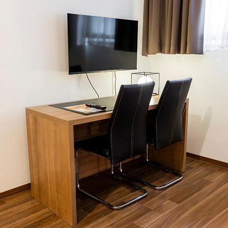 ออเรนจ์ โฮเต็ล แอนด์ อพาร์ตเมนต์ Hotel นอย-อุล์ม ภายนอก รูปภาพ