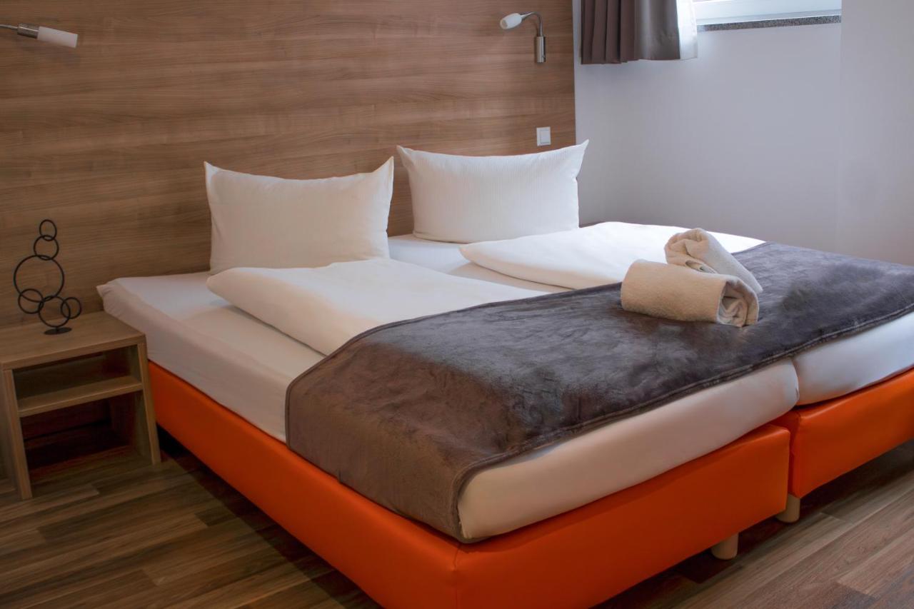 ออเรนจ์ โฮเต็ล แอนด์ อพาร์ตเมนต์ Hotel นอย-อุล์ม ภายนอก รูปภาพ