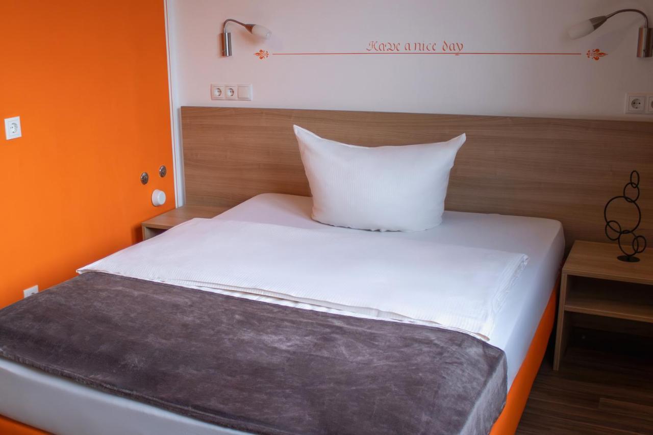 ออเรนจ์ โฮเต็ล แอนด์ อพาร์ตเมนต์ Hotel นอย-อุล์ม ภายนอก รูปภาพ