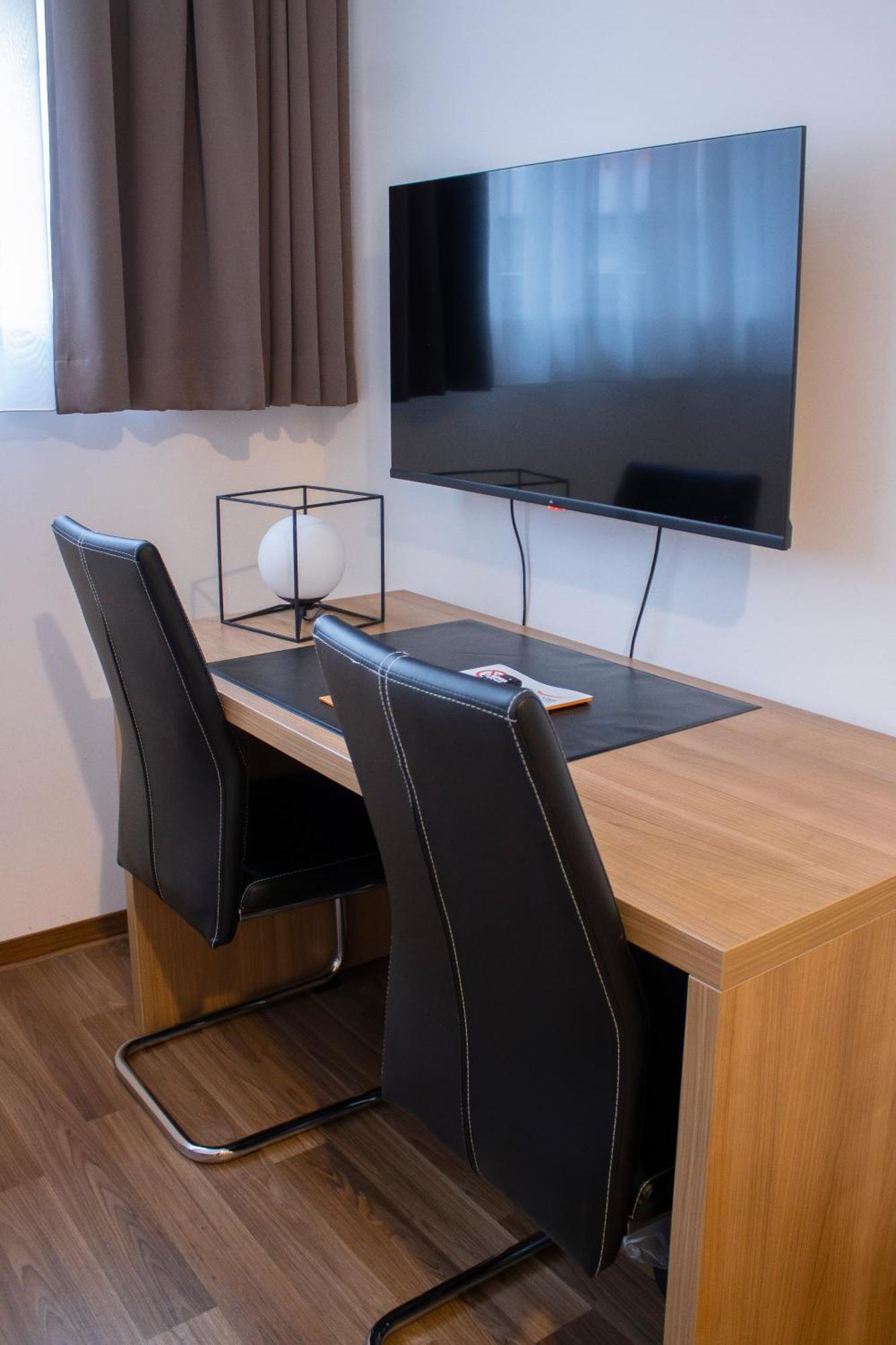 ออเรนจ์ โฮเต็ล แอนด์ อพาร์ตเมนต์ Hotel นอย-อุล์ม ภายนอก รูปภาพ
