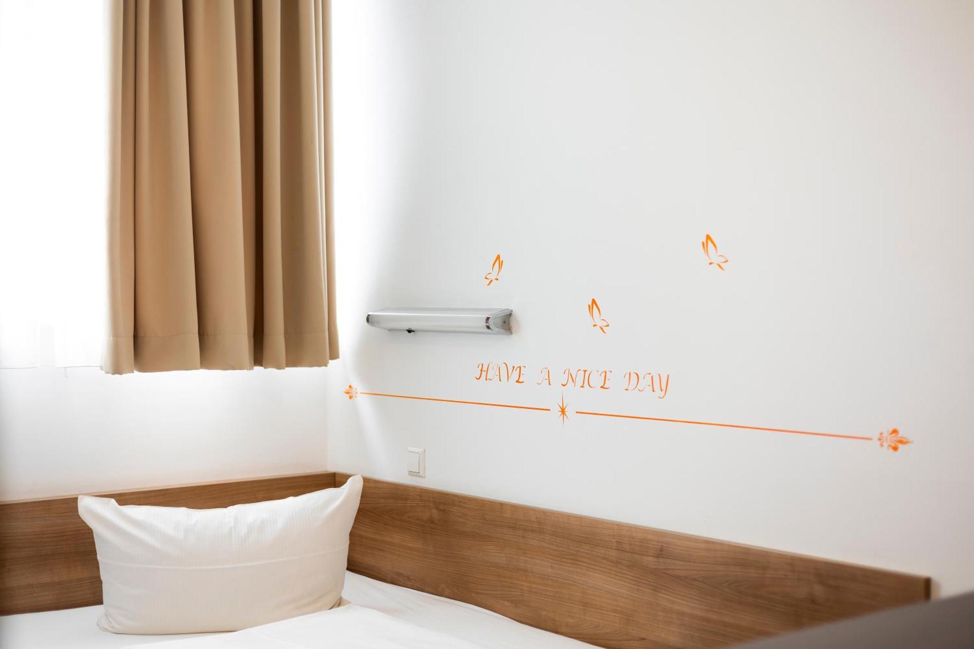 ออเรนจ์ โฮเต็ล แอนด์ อพาร์ตเมนต์ Hotel นอย-อุล์ม ภายนอก รูปภาพ