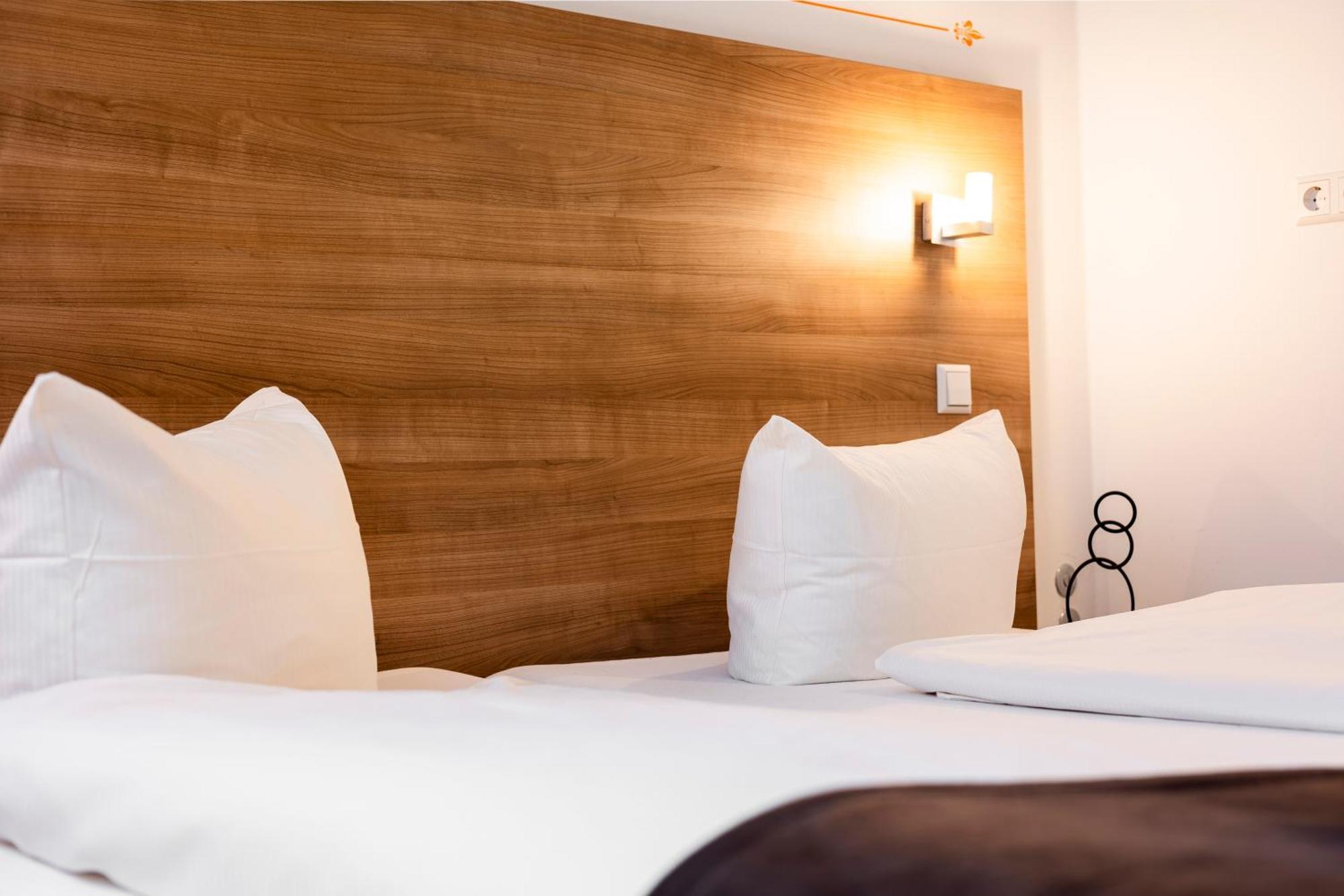 ออเรนจ์ โฮเต็ล แอนด์ อพาร์ตเมนต์ Hotel นอย-อุล์ม ภายนอก รูปภาพ