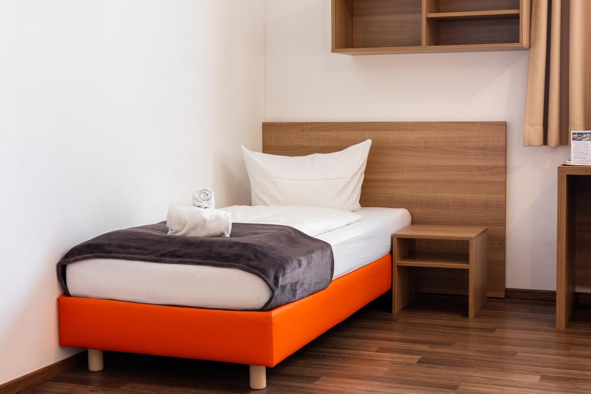 ออเรนจ์ โฮเต็ล แอนด์ อพาร์ตเมนต์ Hotel นอย-อุล์ม ภายนอก รูปภาพ
