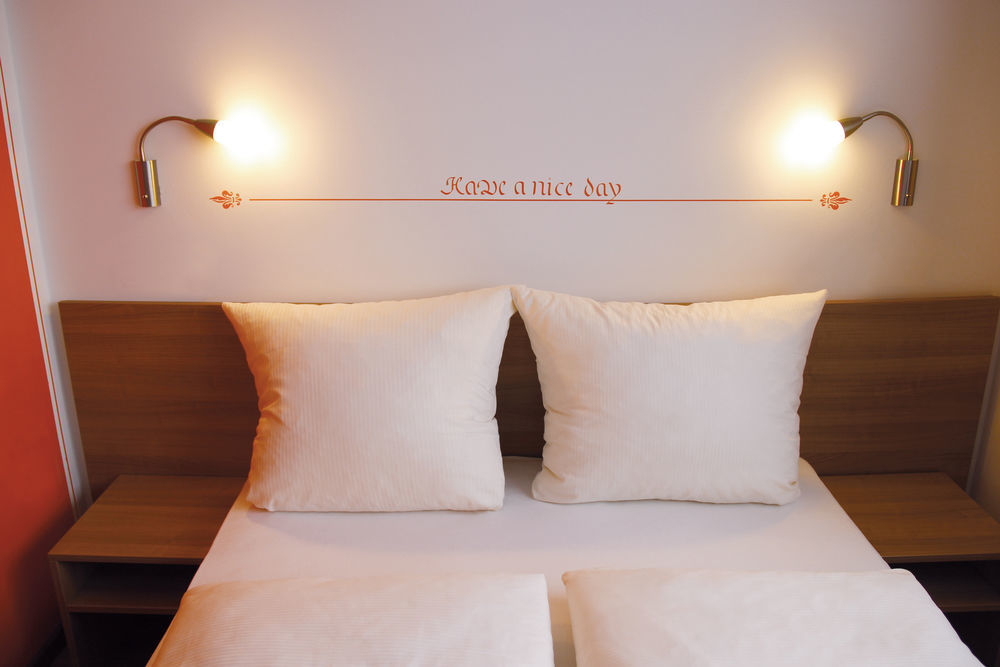 ออเรนจ์ โฮเต็ล แอนด์ อพาร์ตเมนต์ Hotel นอย-อุล์ม ภายนอก รูปภาพ