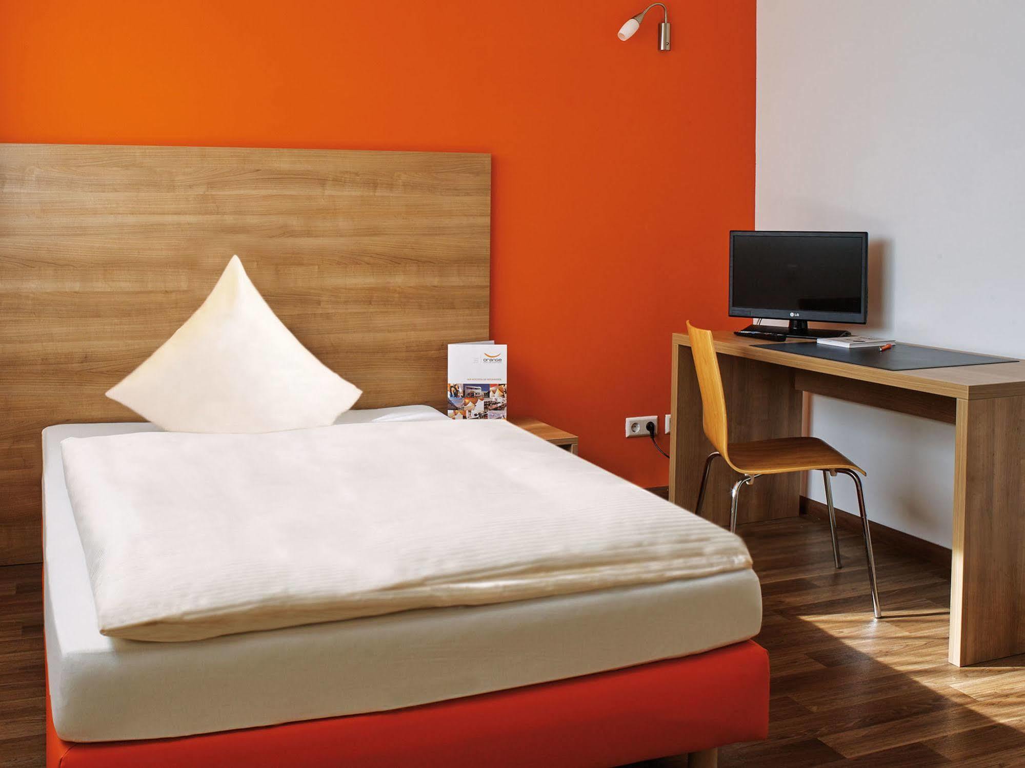 ออเรนจ์ โฮเต็ล แอนด์ อพาร์ตเมนต์ Hotel นอย-อุล์ม ภายนอก รูปภาพ