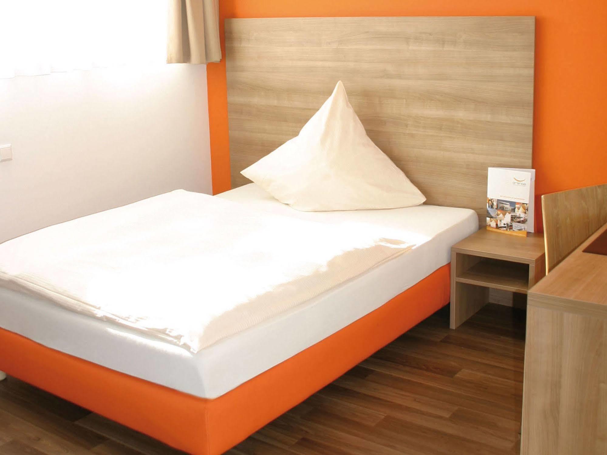 ออเรนจ์ โฮเต็ล แอนด์ อพาร์ตเมนต์ Hotel นอย-อุล์ม ภายนอก รูปภาพ
