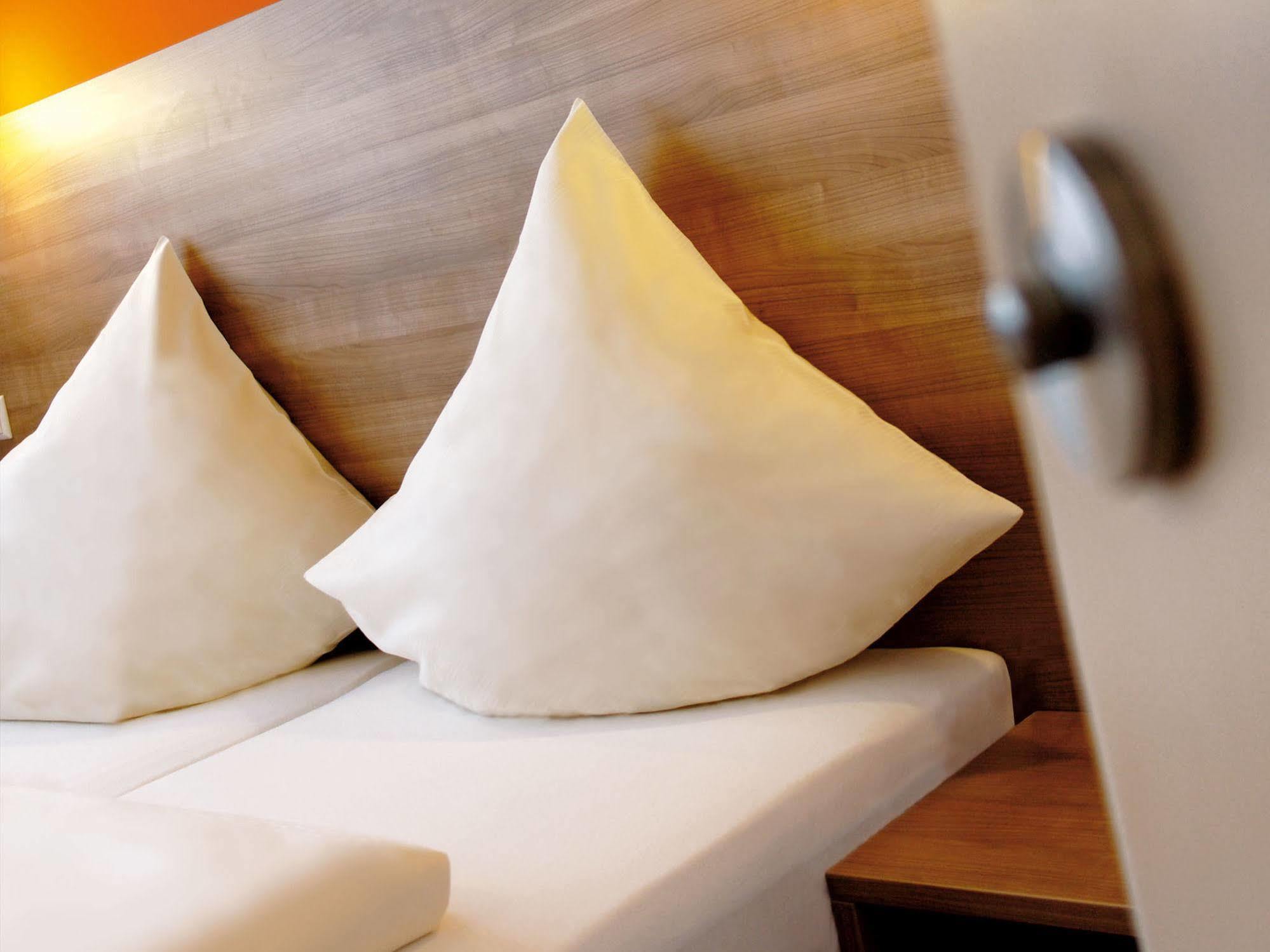 ออเรนจ์ โฮเต็ล แอนด์ อพาร์ตเมนต์ Hotel นอย-อุล์ม ภายนอก รูปภาพ